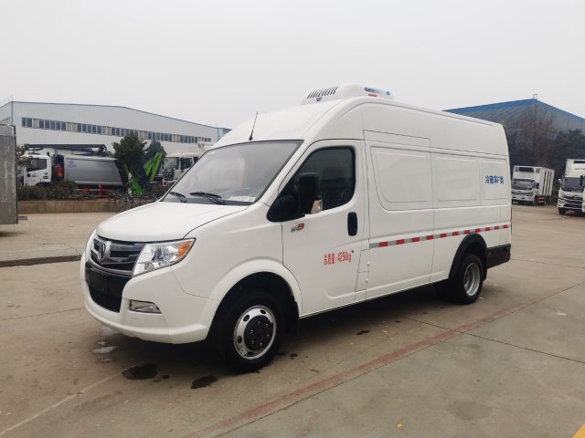 東風(fēng)御風(fēng)柴油面包冷藏車(chē)