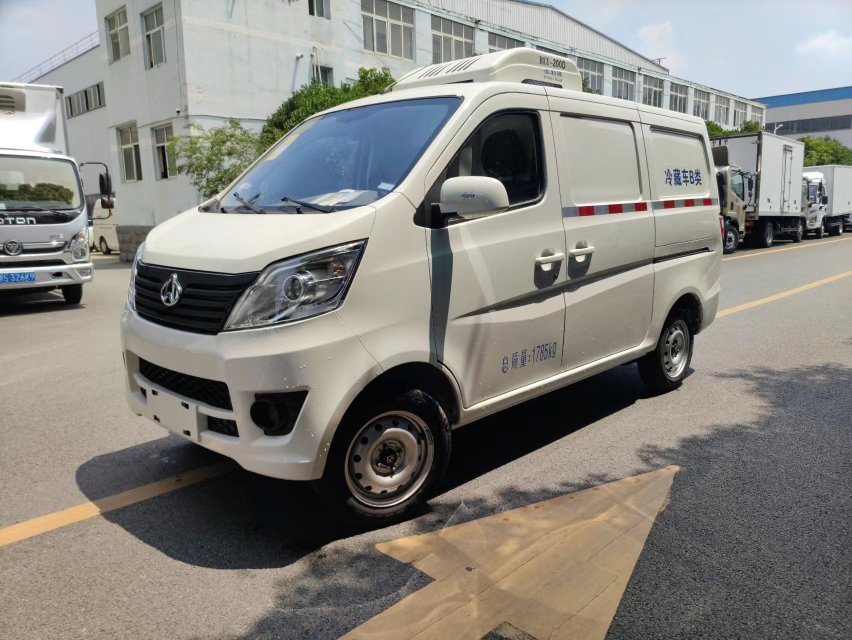 長(zhǎng)安星五面包冷藏車(chē)